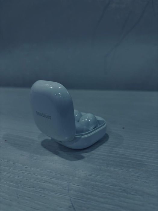 Продам наушники Samsung Buds 2