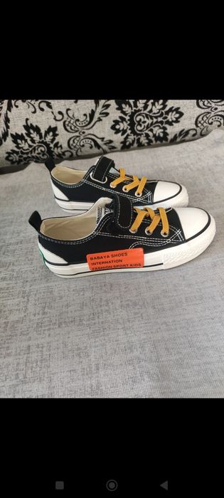 Продам новые детские кеды