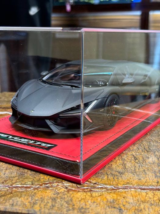 Коллекционная модель 1:18 Lamborghini