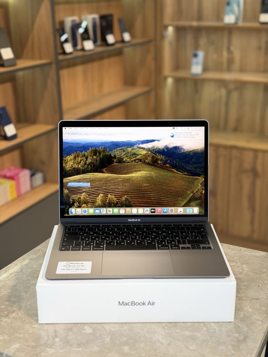 MacBook Air M1 — 256GB / 8GB / PhoneLab