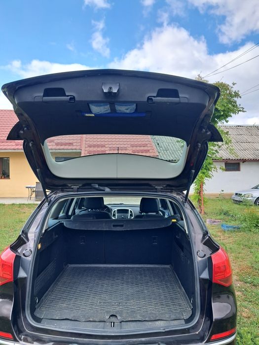 Vând Opel Astra Tourer,benzina,1.4,120CP,2014,116800km,scaune și volan incalzite