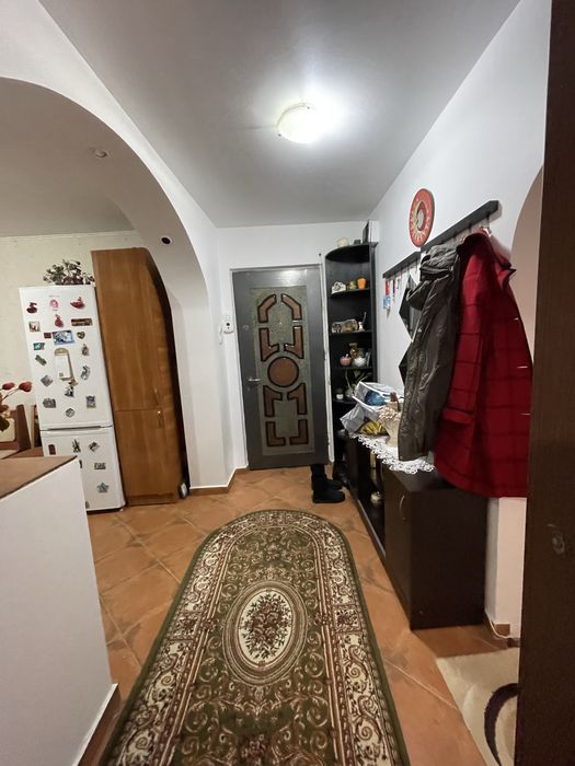 Vand/ Schimb Apartament 3 camere cu 2 camere Barlad