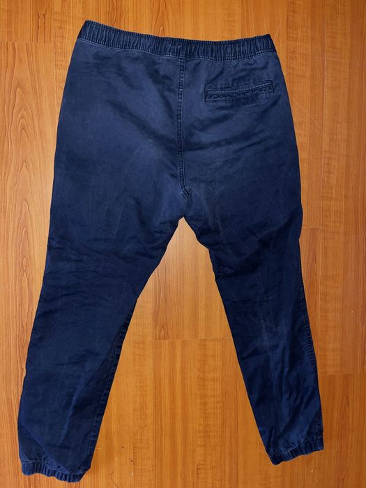 Vand pantaloni GAP pt barbati M