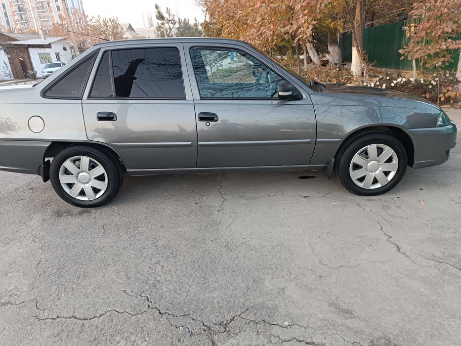 Nexia 2 sotiladi 1.6