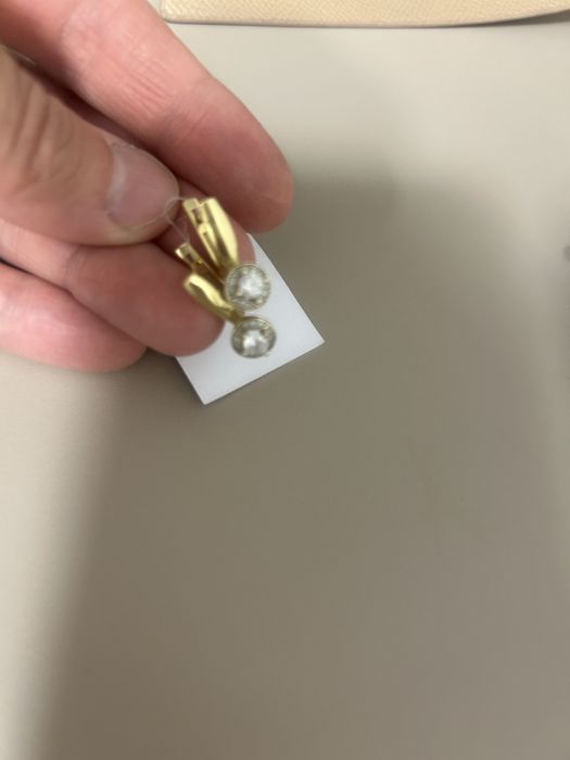 Срочно продам золотые серьги