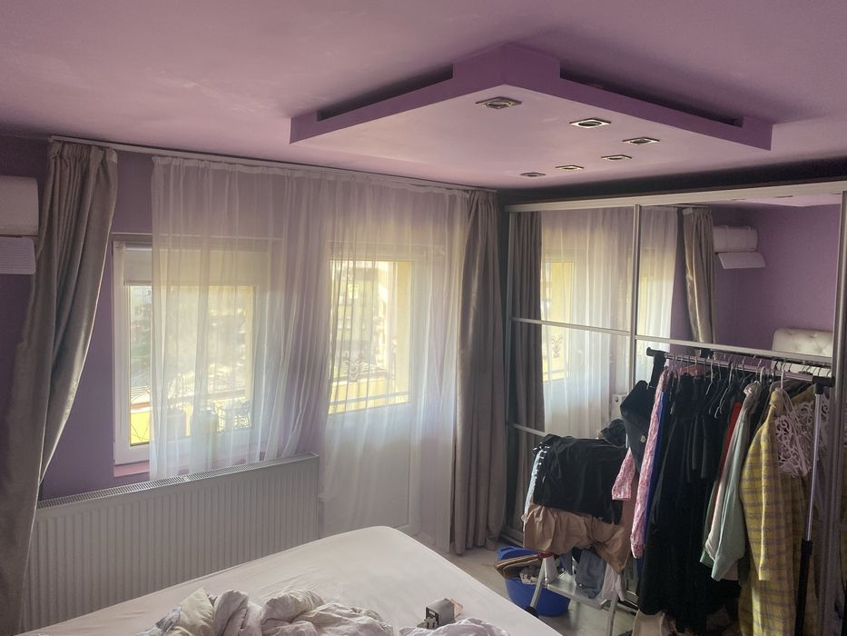 Se vinde un apartament cu 3 camere, central și cu “cămară” mare