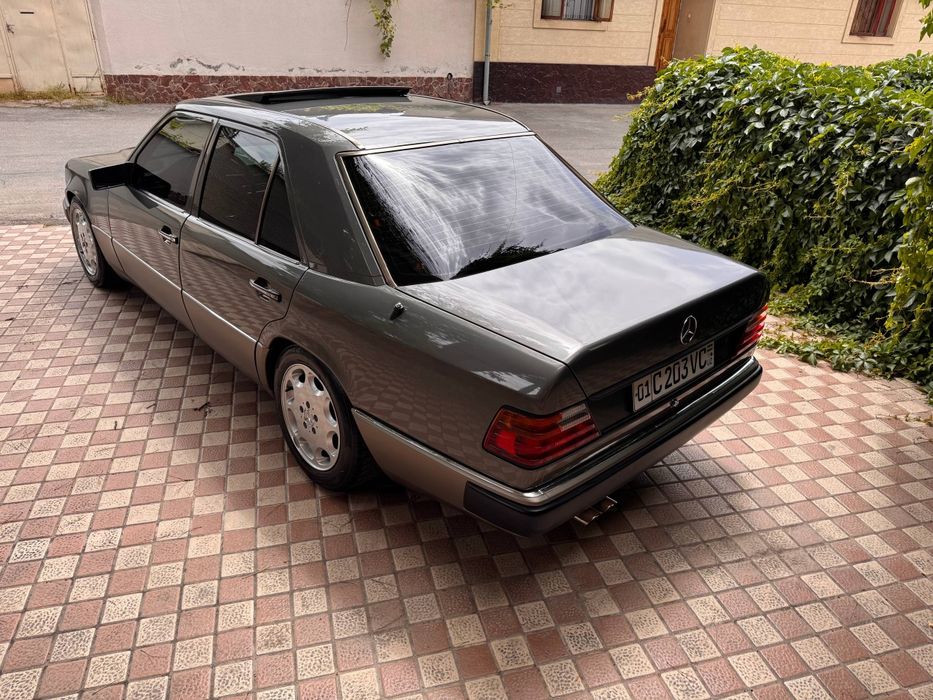 Mercedes W124 Sotiladi