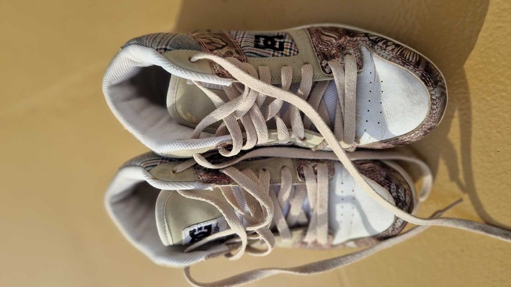 Колоритни кожени маратонки DC