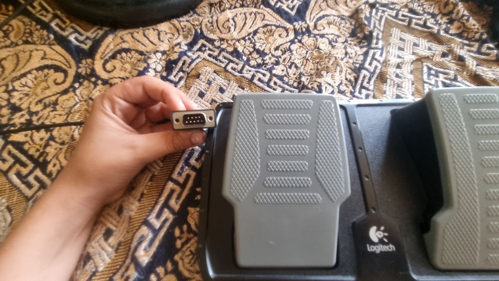 Logitech волан эа игри на каране на кола и други превозни средства