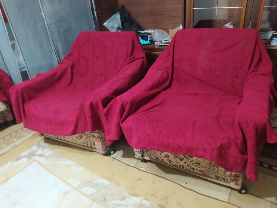 Диван и два кресла 400 тыс