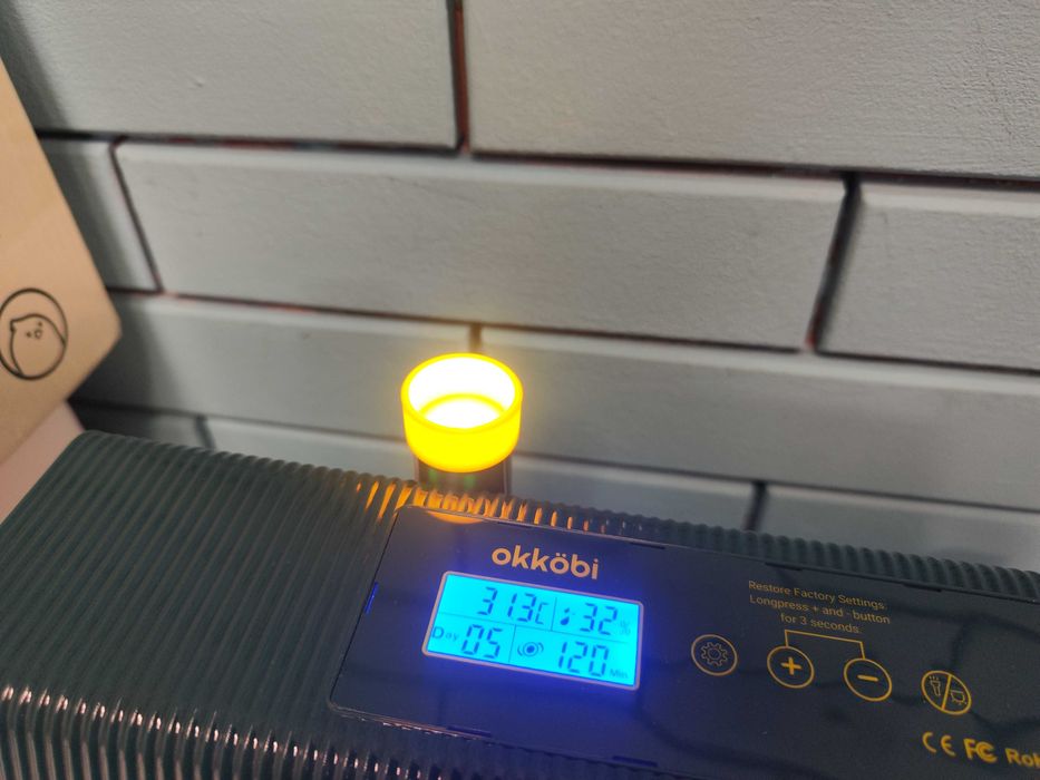 Автоматичен инкубатор за яйца 10 бр. с обръщане и влажност