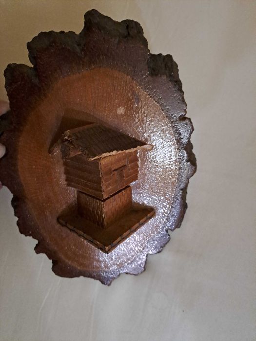 Сувенир къщичка от дърво за стена