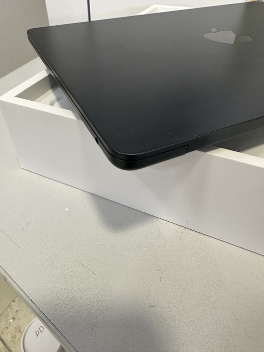 MacBook Air m2 16/256 (5 циклов)