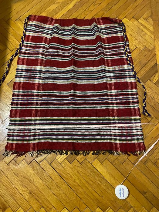 Fote din lana țesute la razboi