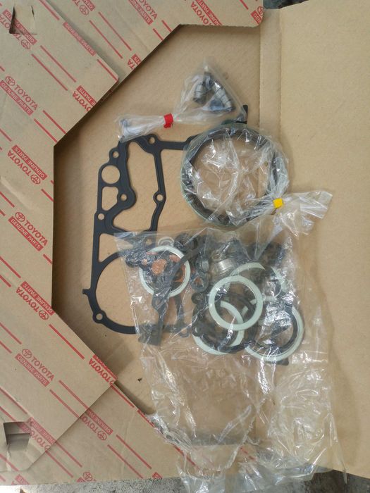 Новые запчасти для мотора,оригинал Toyota ,брали для Camry SXV10