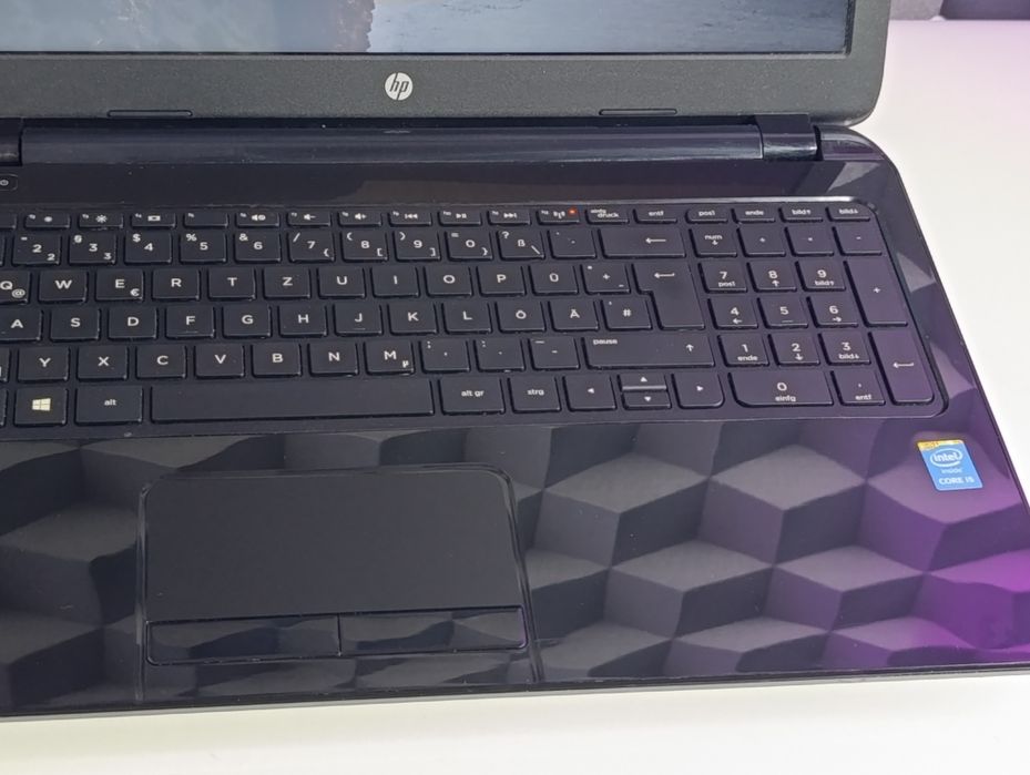 Laptop hp lucios display 15.6 Intel i5 perfect funcțional