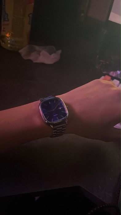 Продам часы quarts
