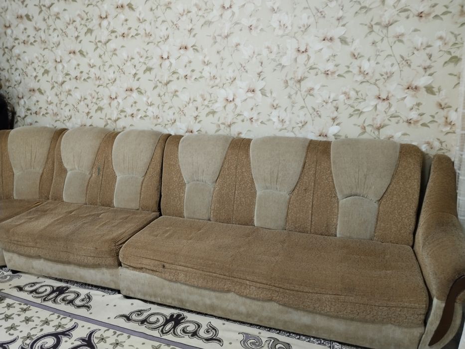 Диван угловой продам