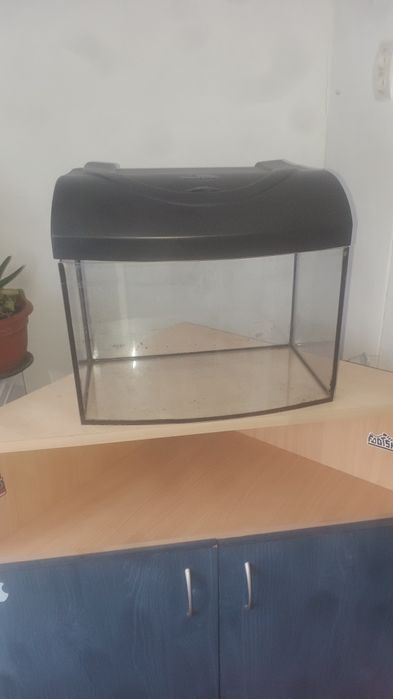 Vând acvariu 25 L