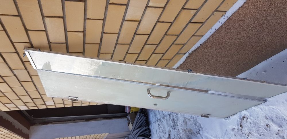 Стеклянная дверь