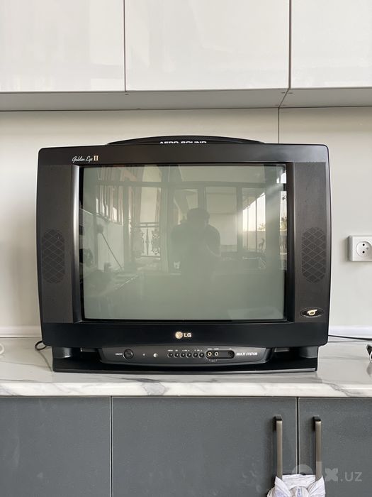 Eski rusumli rangli televizor LG Golden Eye II (Ishlaydigan holatda)