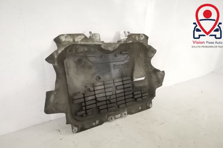 Метален Двигателен Щит Оригинален В Добро Състояние Мерцедес-Бенц / Me