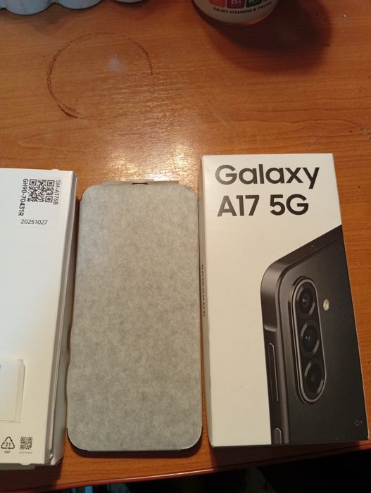 Telefon TCL 501 NOU CUTIE TOTUL LA EL preț 200