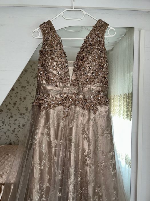 Vând rochie banchet