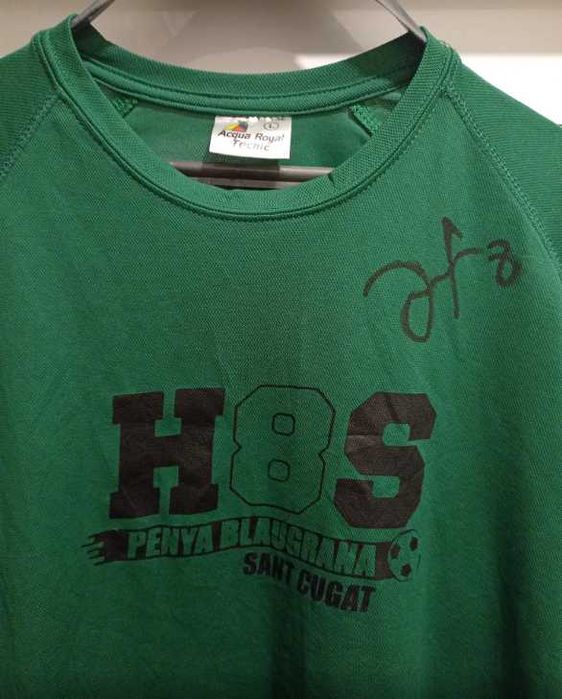 Оригинална фланелка на школата на Христо Стоичков с автограф