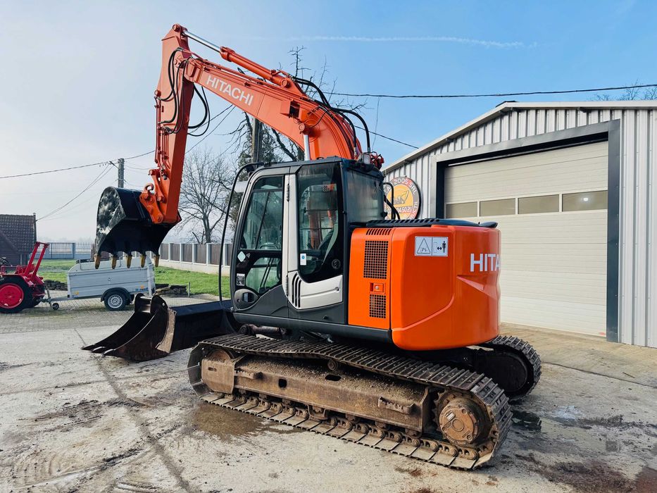 Excavator senile cu lama Hitachi ZX 135, an 2010, 15 tone, 2 cupe, TOP