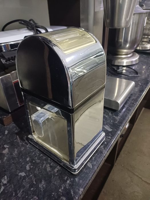 Ледокрошитель, измельчитель для льда, лёдодробилка  стол