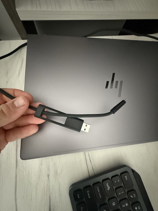 Vand suport monitoare + monitoare + docking station