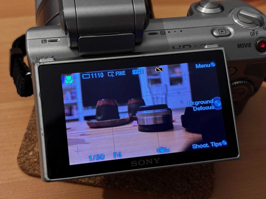 Kit Sony NEX-5 + obiectiv Sony SEL 1855 OSS + obiectiv Sony SEL 16F28 + accesorii cadou