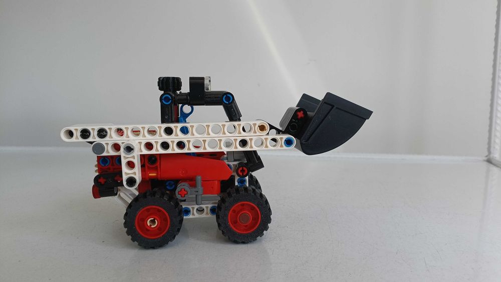 LEGO конструктори , единият е неразпечатан .