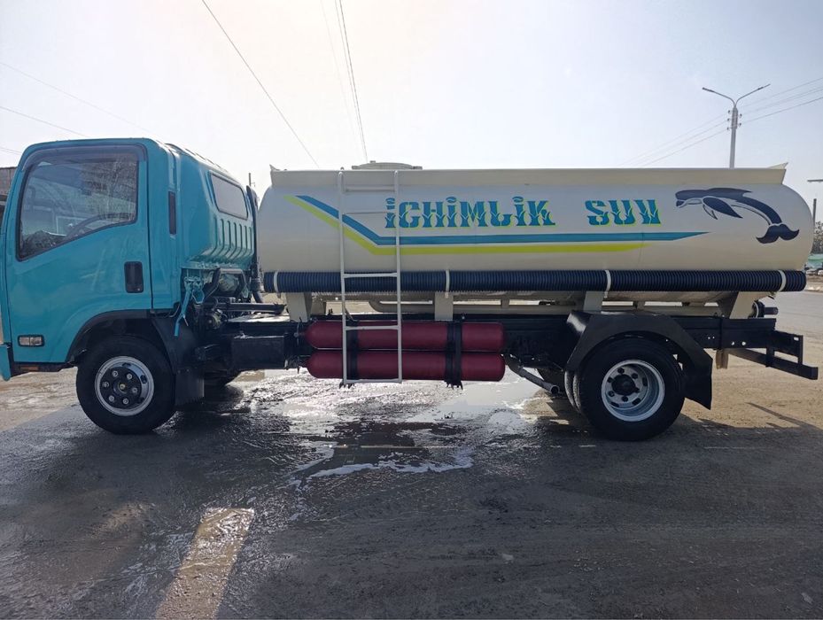 Isuzu vodavoz yuk mashinasi sotiladi