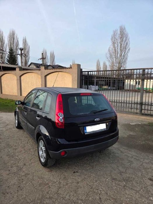 Ford Fiesta 1.3 benzină 2006 – mașină personală, îngrijită, Pantelimon