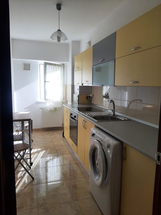 Închiriez apartament 2 camere decomandat ultra central