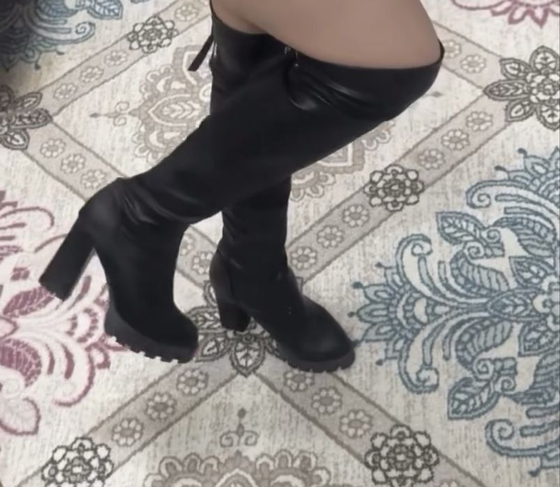 продам ботфорты с каблуком,новое