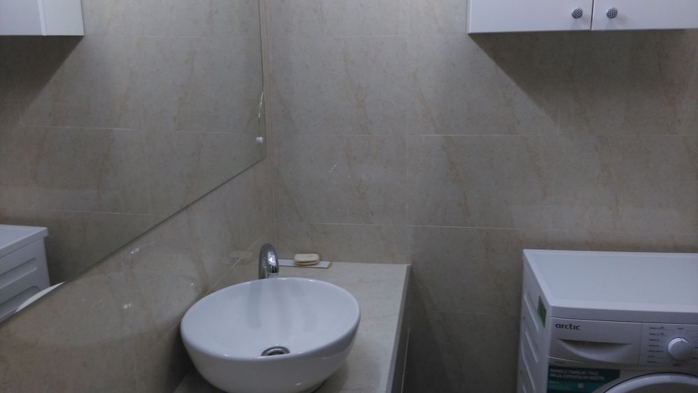 Apartament de închiriat  ,liber din 5 iulie.Ap cu 2 camere utilat si mobilat.etajul 7 .De preferință persoane singure fără animal de companie