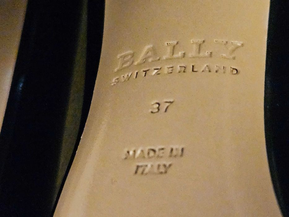 Bally обувки от естествен лак нови номер 37