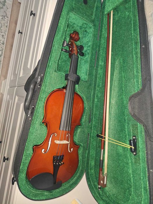 Vioara Flame MV012W 1/4 cu case si toate accesoriile incluse