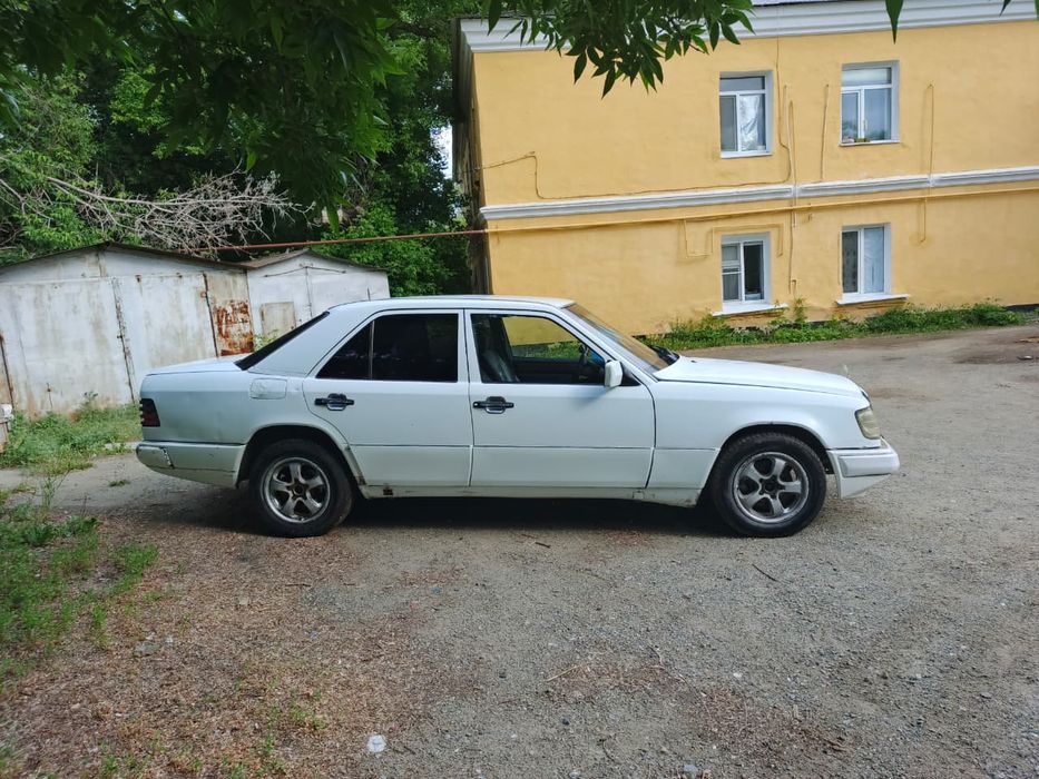 Mercedes-Benz w124