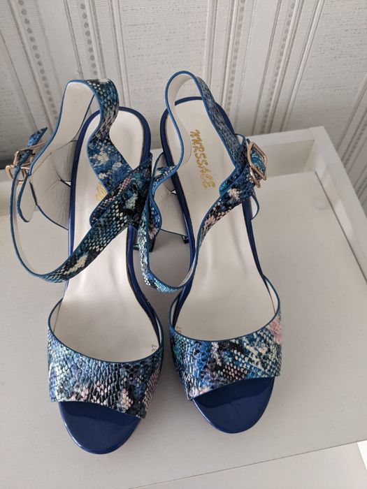 Женские босоножки