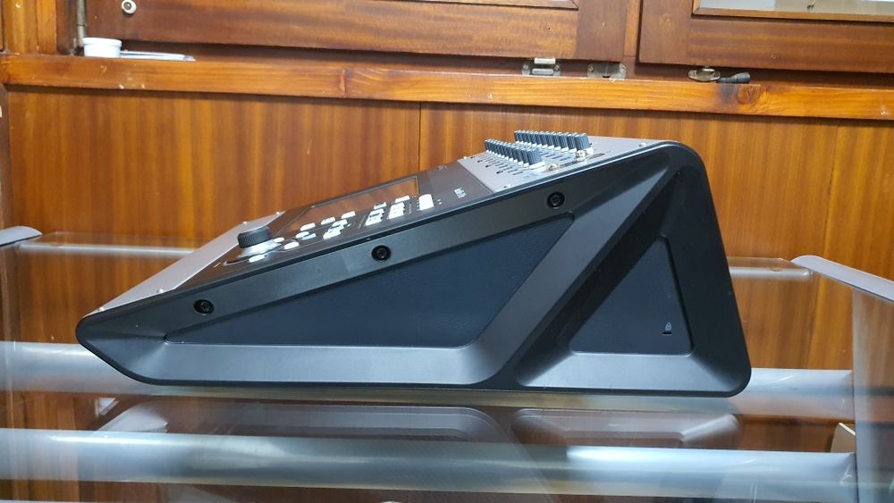 Mixer digital impecabil + Tableta IPAD, QSC TOUCHMIX 30