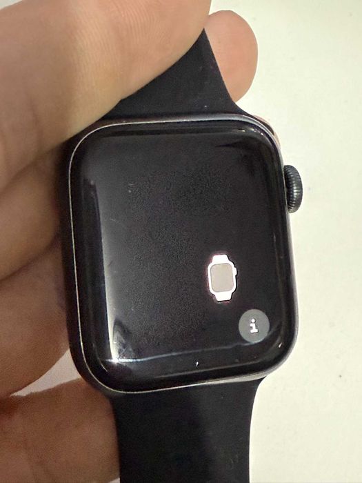 Apple Watch Часовник Series 5 40mm Алуминиев Space black - оригинален