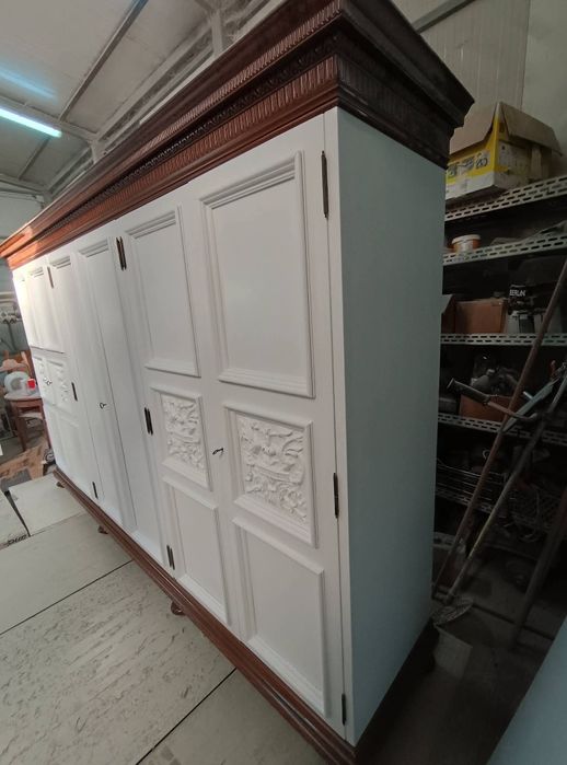 Vand urgent dulap lemn masiv!