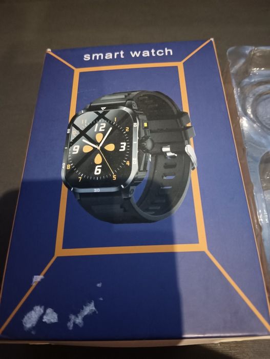 Здравей те продавам смарт часовник състояние ново