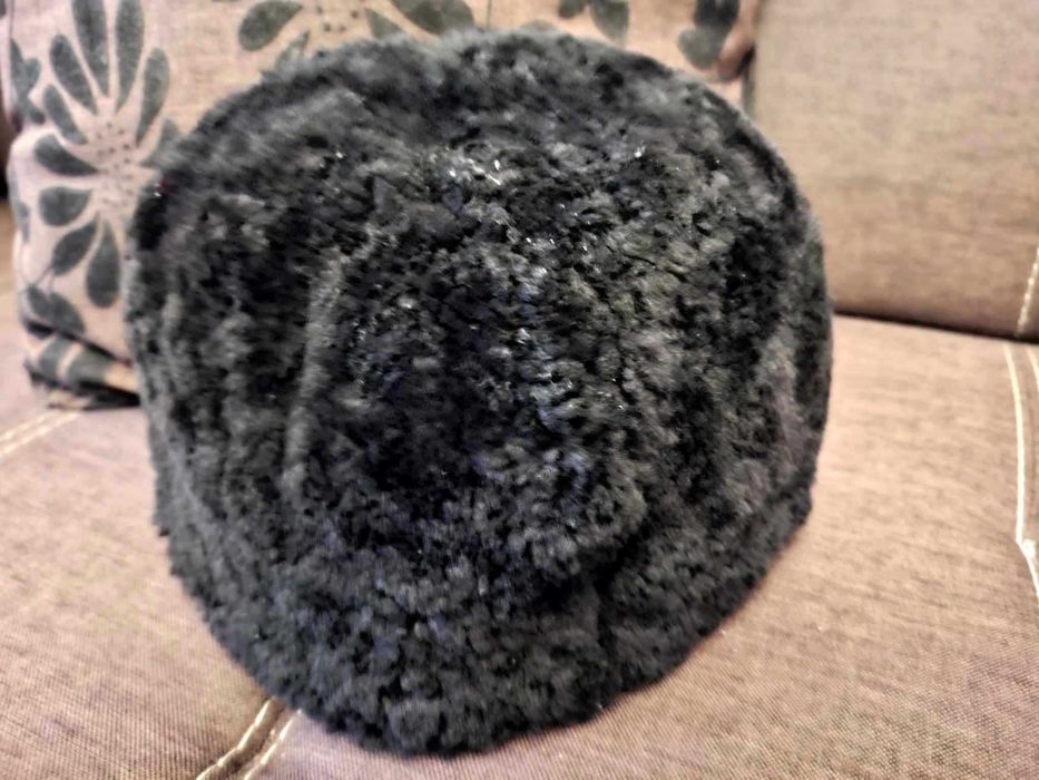 Части от народна носия.Престилка и калпак.