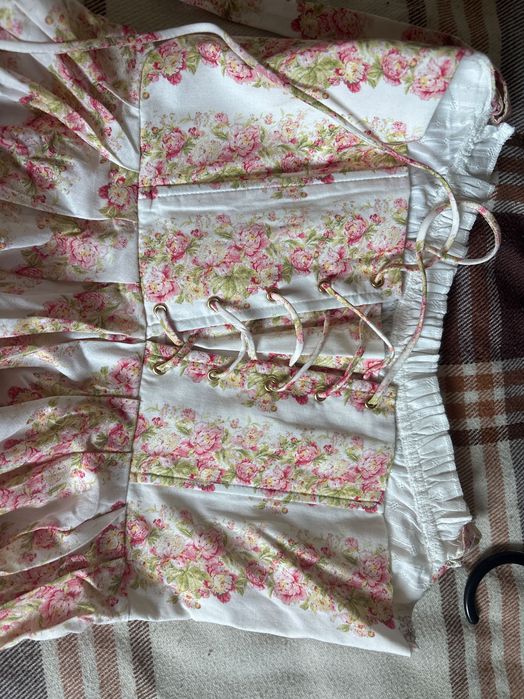 Продам платье  популярного бренда Lacemade