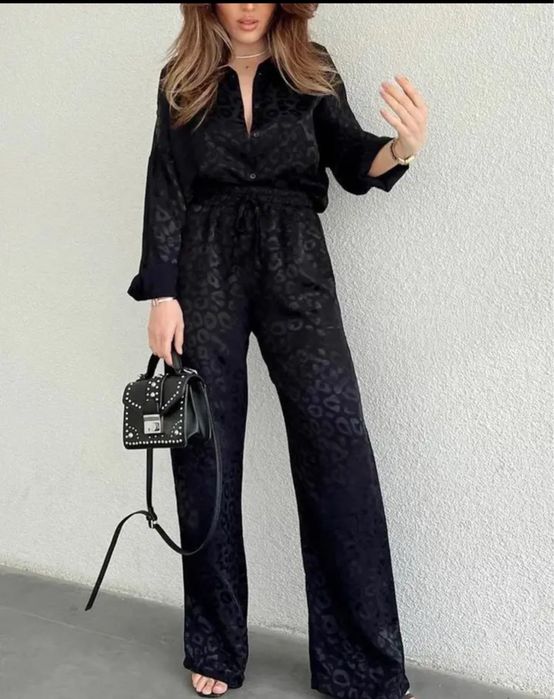 Сатенен костюм